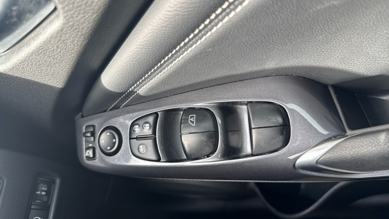 Nissan Juke 1.0 DiG-T 114 N-Connecta 5dr Petrol Hatchback